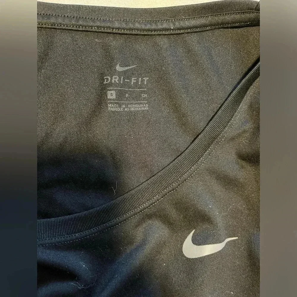 - Nike Dri-Fit Legend Scoop Neck Short Sleeve T-Shirt Black Size Small
